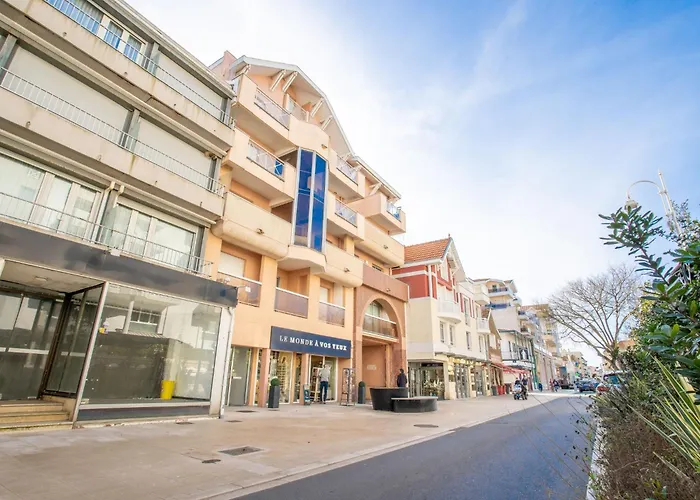 De La By Interhome アパート